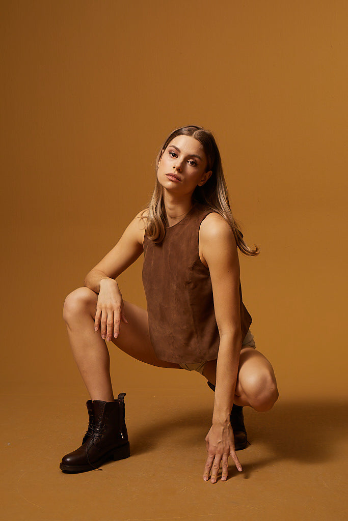 Bow-Detail Open-Back Suede T-Shirt - Brown