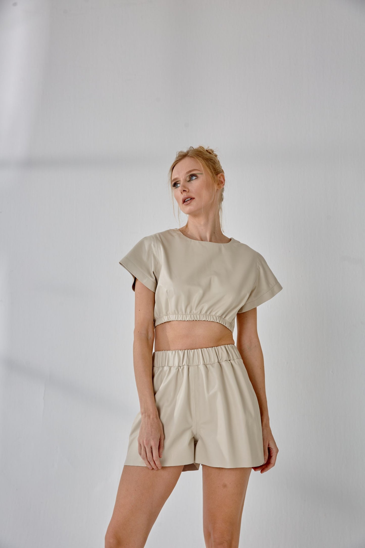 Elastic Waist Short T-shirt – Cream