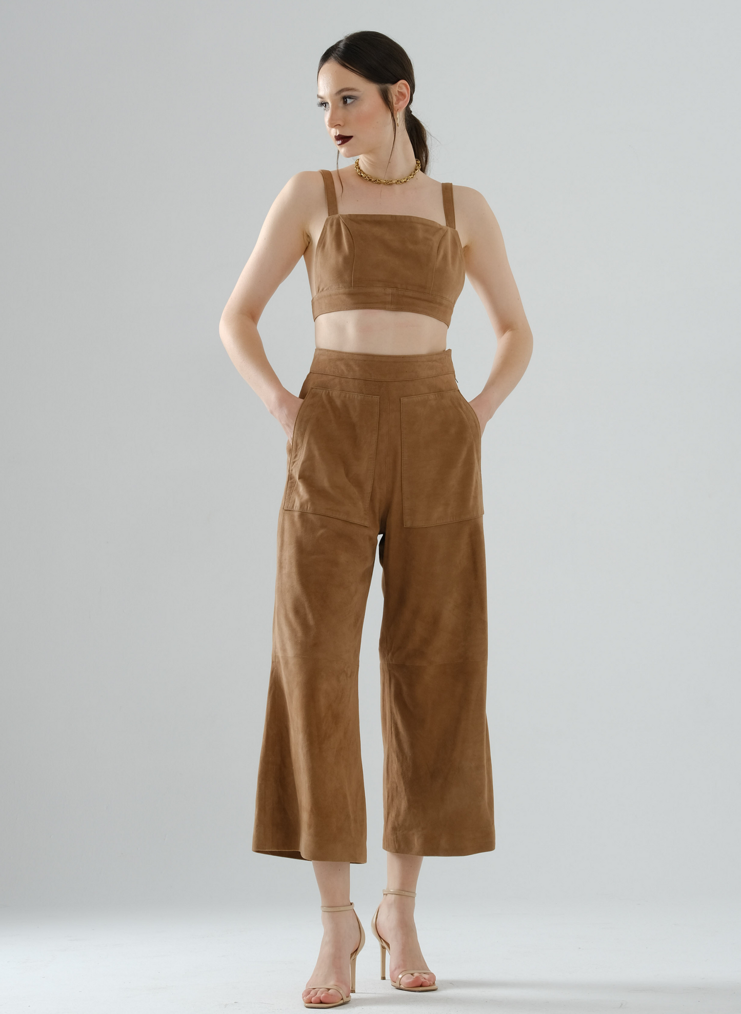 Loose-Fit Large Pocket Short Suede Pants – Brown