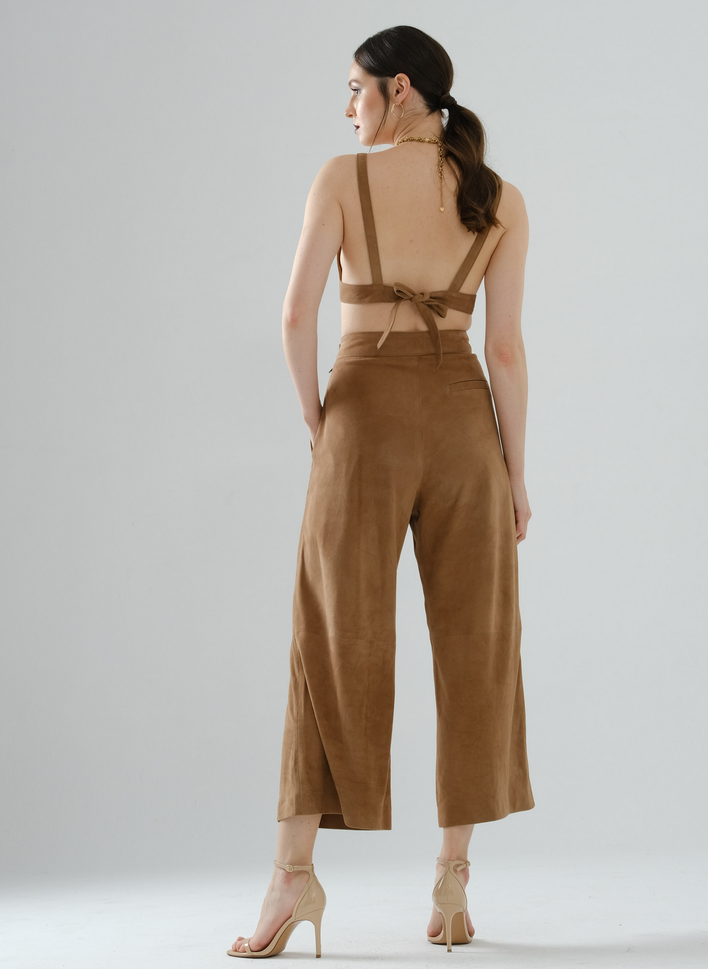Loose-Fit Large Pocket Short Suede Pants – Brown