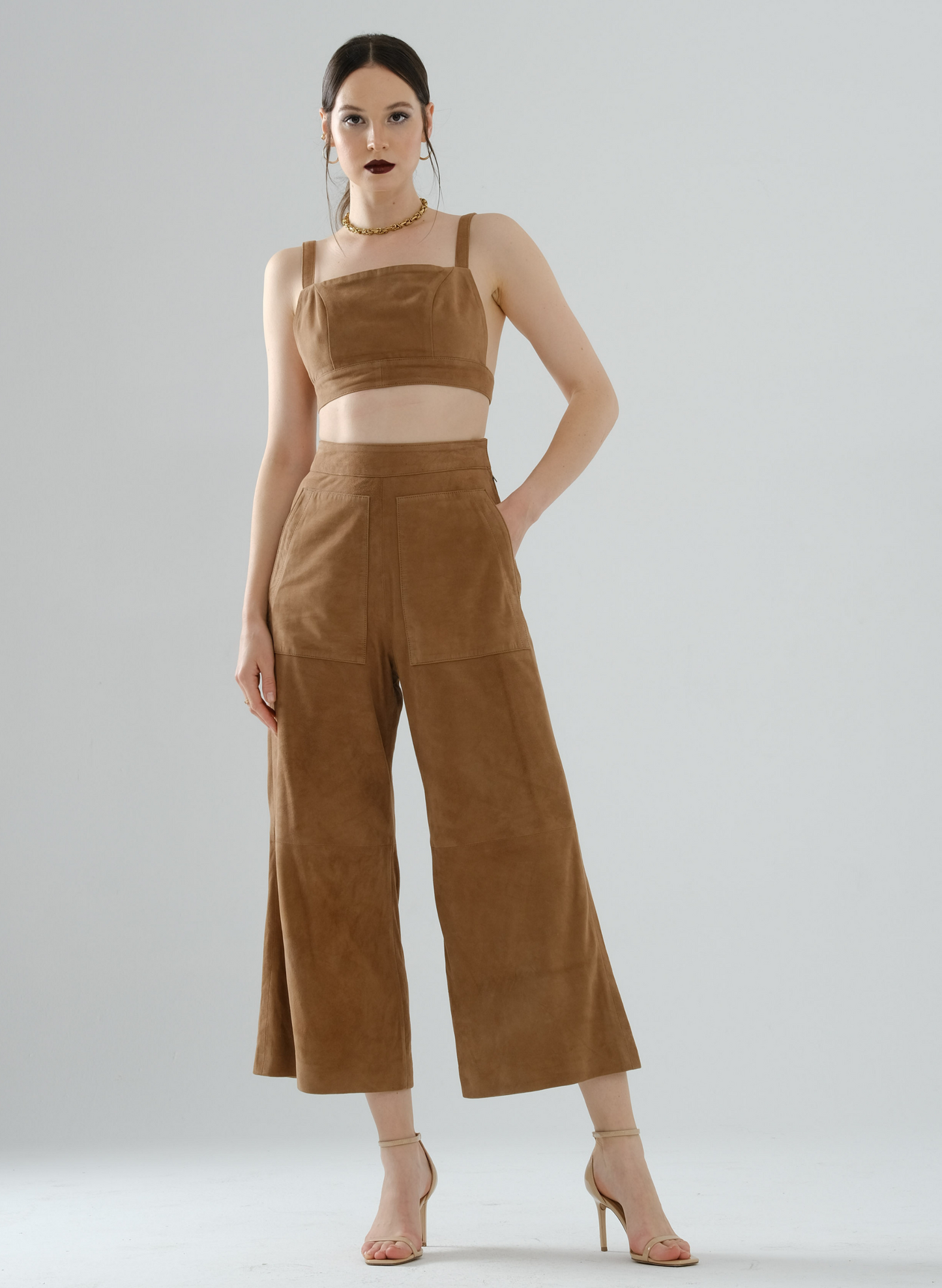 Loose-Fit Large Pocket Short Suede Pants – Brown
