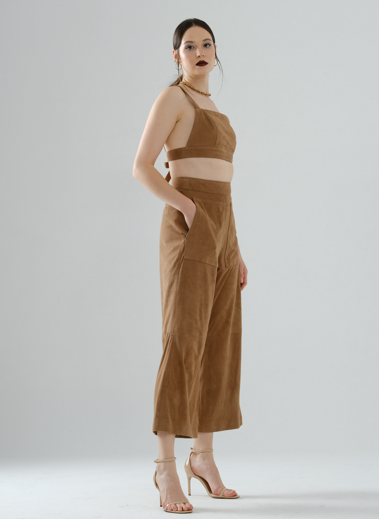 Loose-Fit Large Pocket Short Suede Pants – Brown