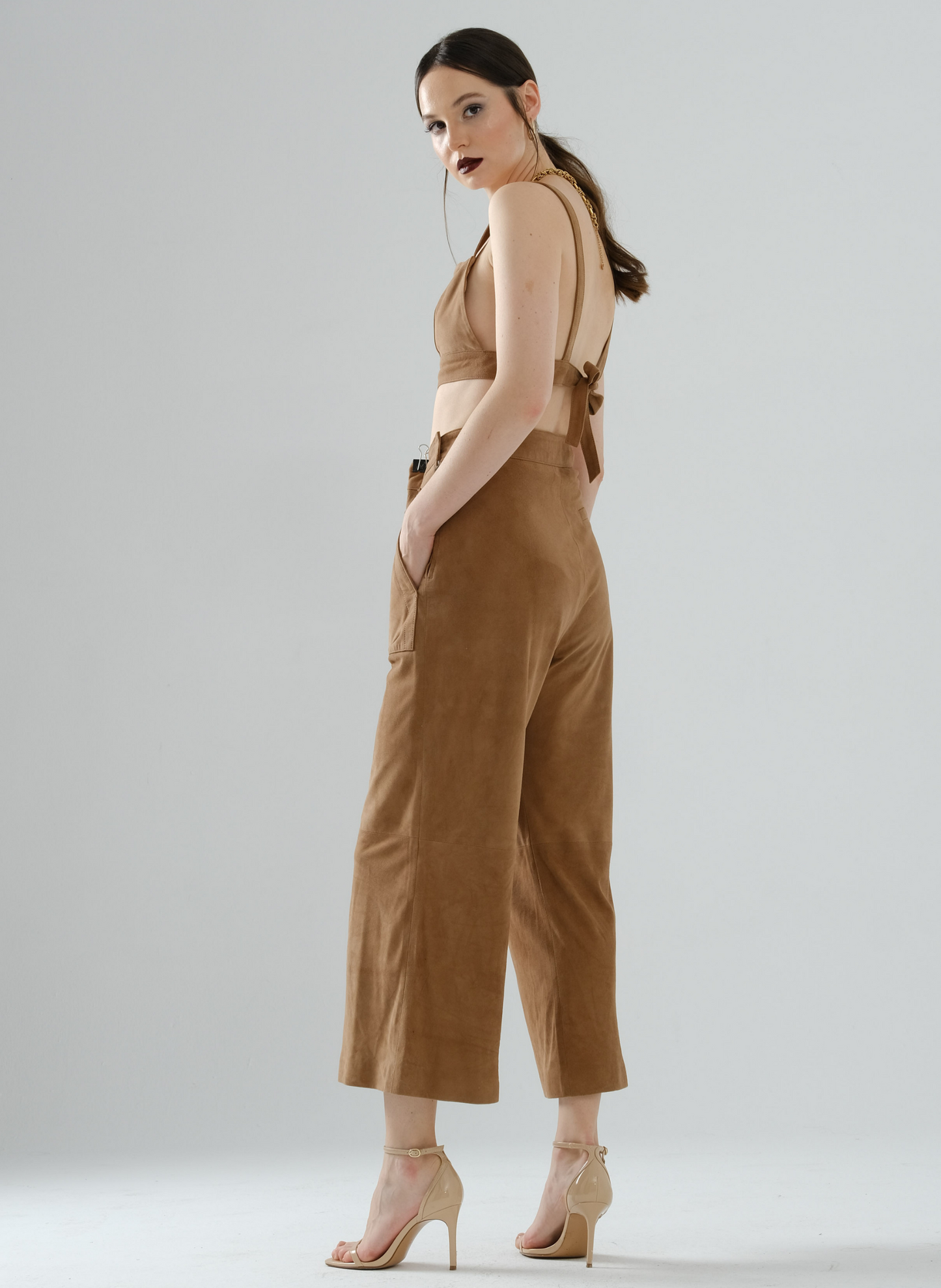 Loose-Fit Large Pocket Short Suede Pants – Brown