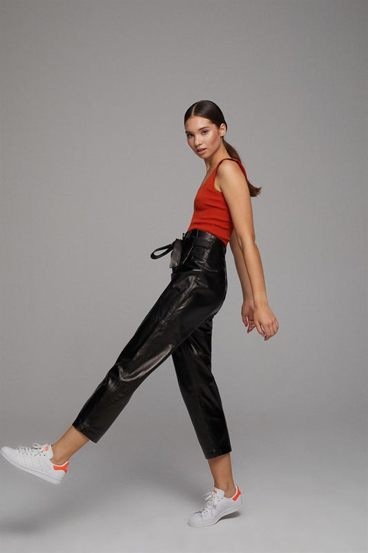 High-Waisted Carrot Leather Pants – Black